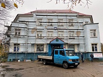В Калининграде начался ремонт Главпочтамта
