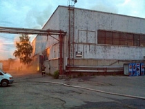 В Калининграде горящий склад потушили сами погорельцы
