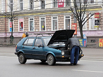 Алиханов поручил заняться автохламом на дорогах