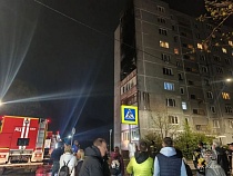 Взрослых и детей десятками эвакуировали из многоэтажки у парка Макса Ашманна