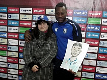 Юная болельщица нарисовала форварда «Балтики» Сенина Себаи