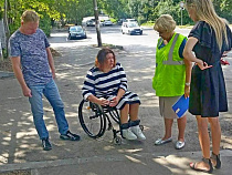 Не понизили бордюр на Судостроительной