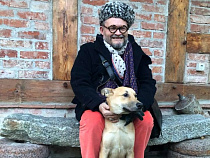 Историк моды Александр Васильев пристраивает пса Кранца из Калининграда