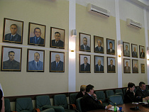 В правительстве повесили портреты Зиничева и Цуканова