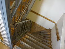 Алиханов назвал бредом предоставление ступенькоходов инвалидам с третьего этажа