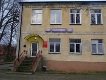 41-летней жительнице Янтарного наступил на горло судимый мужчина