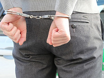 Мужик ограбил магазин, угрожая продавцам игрушечным пистолетом