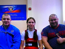 В Туле отличились калининградские силачи-троеборцы