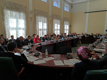 Антон Алиханов уличил общественников в дезинформировании по вопросам ЖКХ