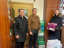 Единороссы снабдили боевой корабль в дальний поход бумагой А4