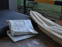 Из посылок калининградцев извлекли целый арсенал оружия