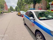 На Коммунистической такси швырнуло 10-летнего мальчика на капот