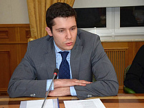 Антон Алиханов не отдаёт предпочтений ни кошкам, ни собакам