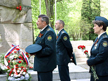 Калининградские таможенники почтили память советских воинов