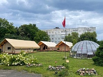 Школьников Балтийска приучают к жизни в глэмпингах