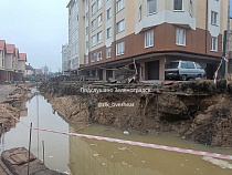 «Вода приближается к дому»: квартиры в Зеленоградске зависли над пропастью