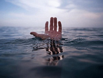 Водолазы достали человека со дна озера под Нестеровом