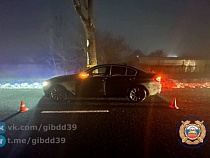 Три человека попали под машины в Калининградской области