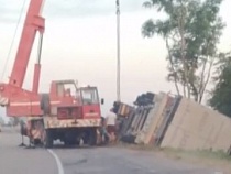 Под Черняховском не вписалась в поворот фура 