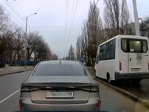 Водитель наглой маршрутки в Калининграде мчался в туалет