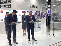 Антон Алиханов подписал договор о сотрудничестве с ВЭБ.РФ