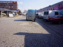 Власти отказались делать улицу Баранова полностью пешеходной