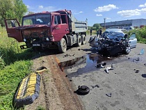 Попавший под «КамАЗ» под Гусевом 42-летний водитель «Ауди» умер