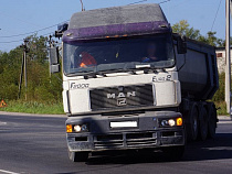 На улице Карамзина автомобиль «МАН» сбил женщину на тротуаре