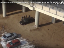 Дети вскрыли автомобиль посреди бела дня (видео)