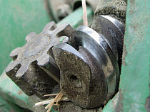 Под Калининградом пенсионер на УАЗе врезался в трактор при обгоне