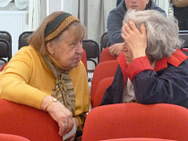 Суд взыскал с калининградки алименты на содержание 80-летней матери