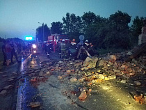 Страшное ДТП у Советска: «Мерседес» врезался в дом (видео+карта)