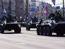 50 единиц военной техники Балтфлота возвращается в места дислокации после парада