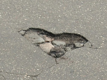 В Калининграде появилась самая романтичная ямка на дороге