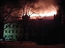 Под Калининградом случился сильный пожар у замка Вальдау 