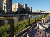 Вандалы сломали перила и тренажёры на Набережной Карбышева