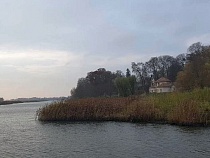 Власти ждут схода льда для проверки элитной пристани под Калининградом