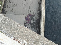 Стала известна личность погибшего при падении с эстакадного моста мужчины