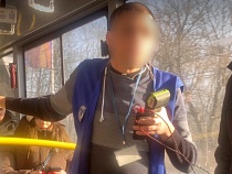 Непогревшемуся в автобусе в Калининграде поцарапали недешёвую обувь