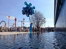 Туристов начали заманивать в центр Калининграда водопадом и дюнами