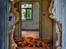 Пьяный гость ушёл вместе с дверью хозяина дома