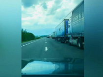 Стоят от двух суток: очереди из фур на границе Литвы и Белоруссии (видео)