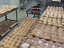 Больница в Калининграде вручила каждому пациенту пасху с крашеным яйцом