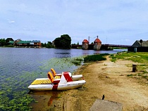 Водителя попросили убрать «Опель», остановившийся на мосту через Дейму