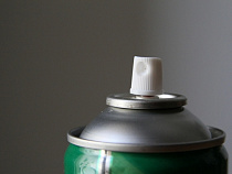 Вандалы покрыли надписями проспект Мира в Калининграде