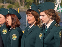 Калининградские таможенники изъяли "левые" автомобильные наклейки 