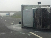 Под Гвардейском из попавшего в ДТП грузовика разлилось молоко