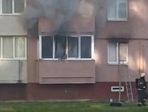 В Балтрайоне отравившиеся пенсионеры вылезали из пылающей квартиры через окно