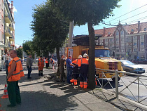 На Ленинском проспекте Калининграда экстренно заварили подкосившуюся опору