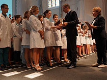 Юные медики Калининграда принесли Клятву Гиппократа в Кафедральном соборе